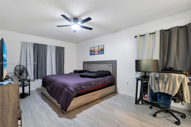 2682 N Nob Hill Rd, Sunrise, FL 33322