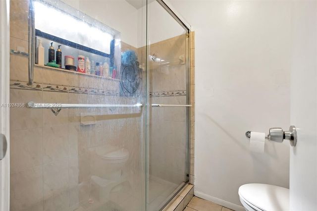 2682 N Nob Hill Rd, Sunrise, FL 33322