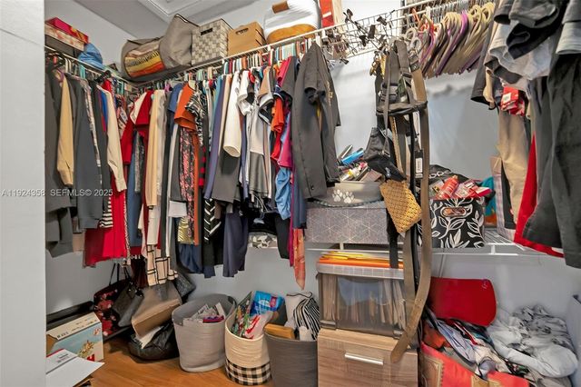 2682 N Nob Hill Rd, Sunrise, FL 33322