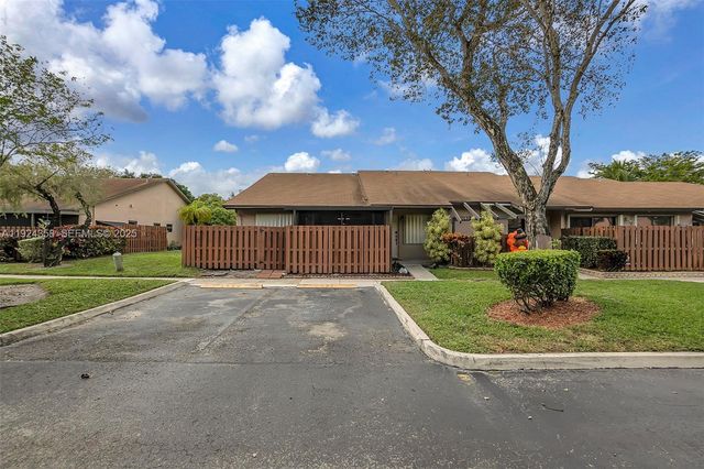 2682 N Nob Hill Rd, Sunrise, FL 33322