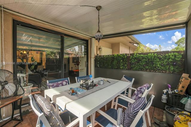 2682 N Nob Hill Rd, Sunrise, FL 33322