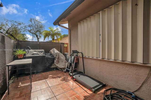 2682 N Nob Hill Rd, Sunrise, FL 33322