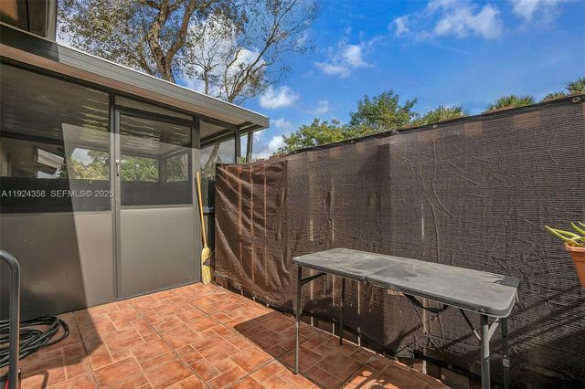 2682 N Nob Hill Rd, Sunrise, FL 33322