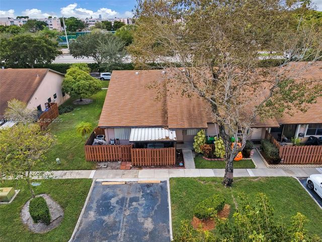 2682 N Nob Hill Rd, Sunrise, FL 33322