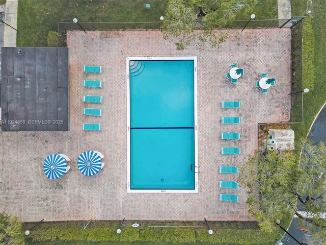 2682 N Nob Hill Rd, Sunrise, FL 33322