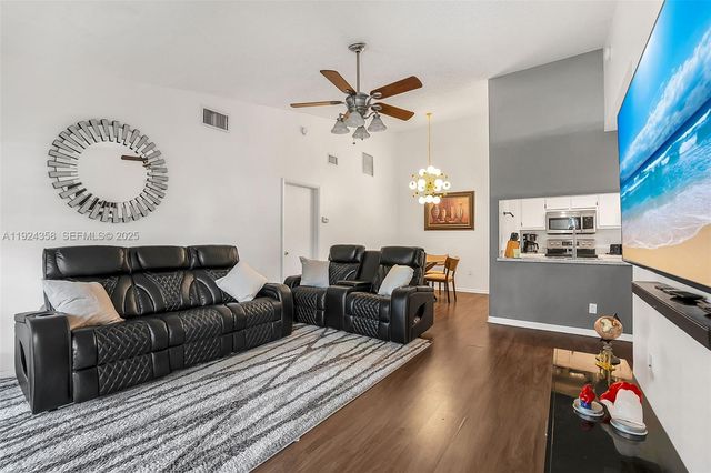 2682 N Nob Hill Rd, Sunrise, FL 33322