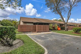 2682 N Nob Hill Rd, Sunrise, FL 33322
