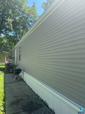 806 Ruth Pl Place, Sioux Falls, SD 57106