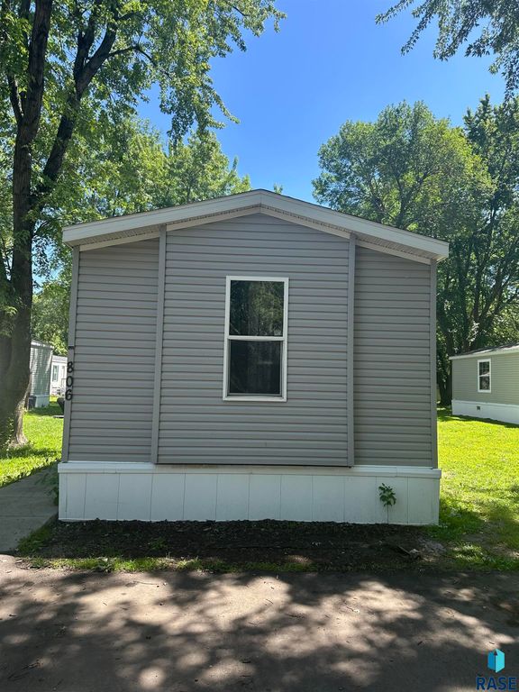 806 Ruth Pl Place, Sioux Falls, SD 57106