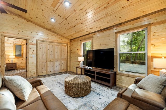 24 Joyful Springs, Beattyville, KY 41311