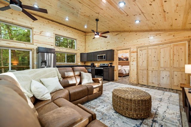 24 Joyful Springs, Beattyville, KY 41311