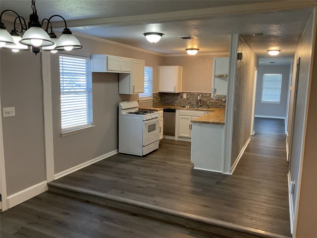 1405 W Ball Street, Weatherford, TX 76086