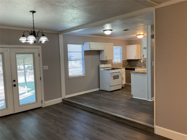 1405 W Ball Street, Weatherford, TX 76086