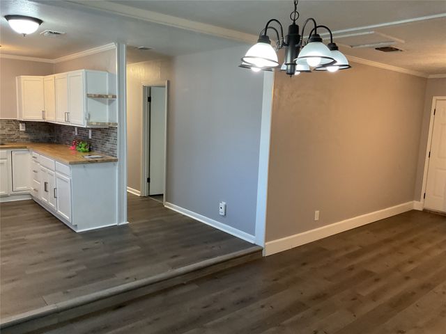 1405 W Ball Street, Weatherford, TX 76086