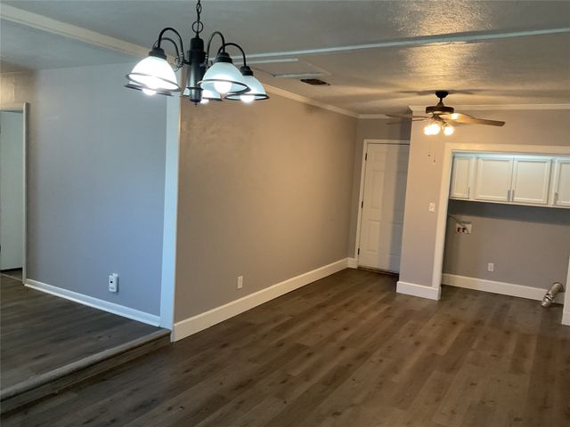 1405 W Ball Street, Weatherford, TX 76086