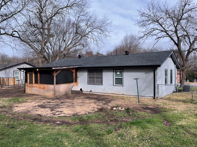 1405 W Ball Street, Weatherford, TX 76086