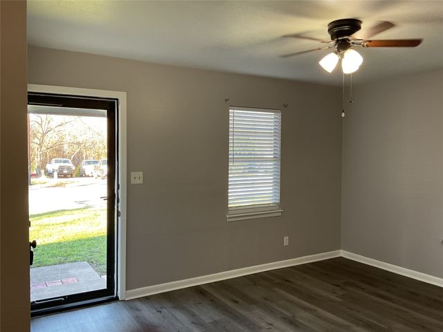 1405 W Ball Street, Weatherford, TX 76086