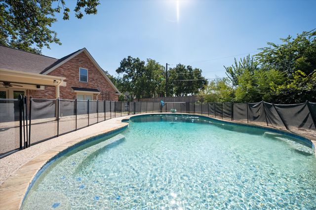 5116 Hidden Oaks Lane, Arlington, TX 76017