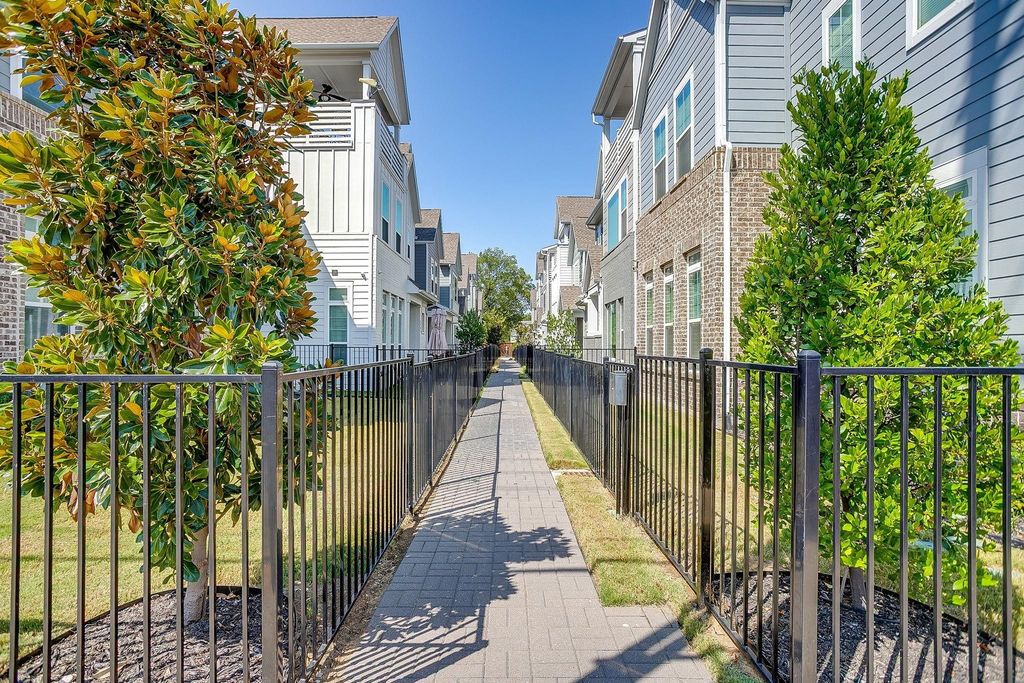 4913 Hidden Grove Drive, Fort Worth, TX 76114