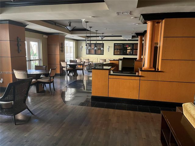 3001 NE 185th St 612, Aventura, FL 33180