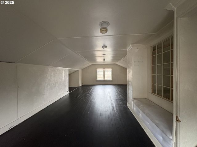 -1 W 7TH Ave, Eugene, OR 97402