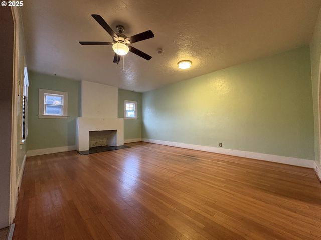 -1 W 7TH Ave, Eugene, OR 97402