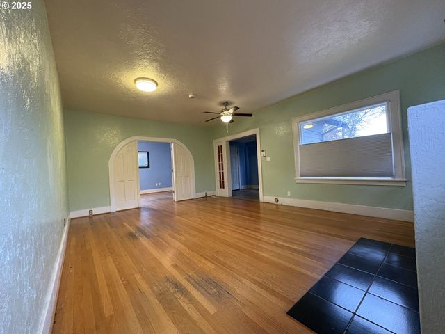 -1 W 7TH Ave, Eugene, OR 97402