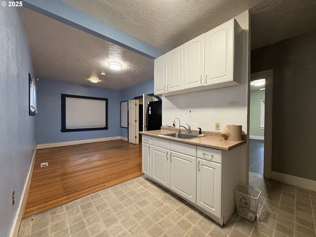 -1 W 7TH Ave, Eugene, OR 97402