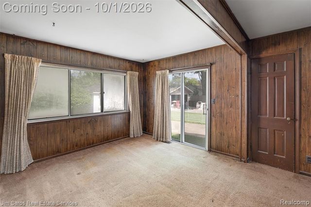 2158 Fleetwood Drive, Grosse Pointe Woods, MI 48236