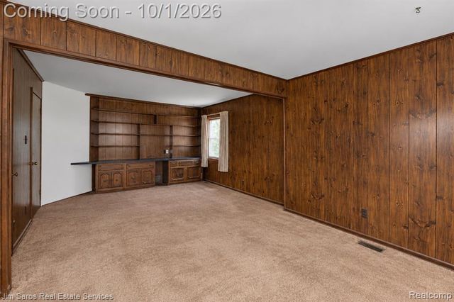 2158 Fleetwood Drive, Grosse Pointe Woods, MI 48236