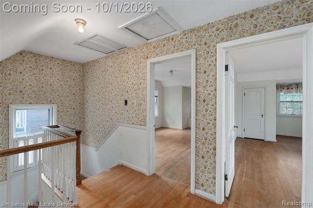 2158 Fleetwood Drive, Grosse Pointe Woods, MI 48236