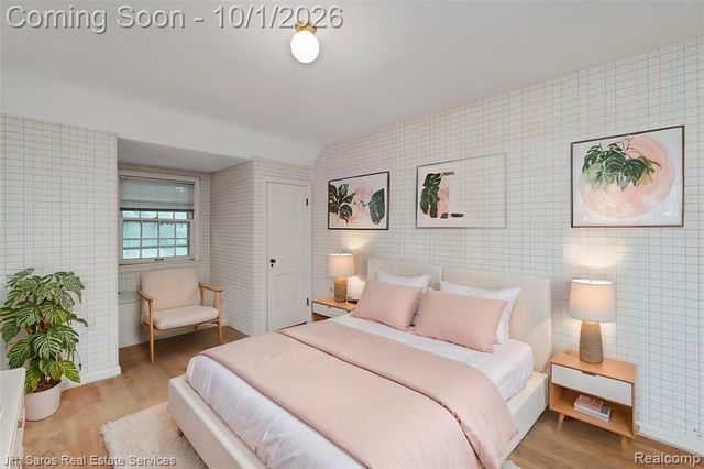 2158 Fleetwood Drive, Grosse Pointe Woods, MI 48236
