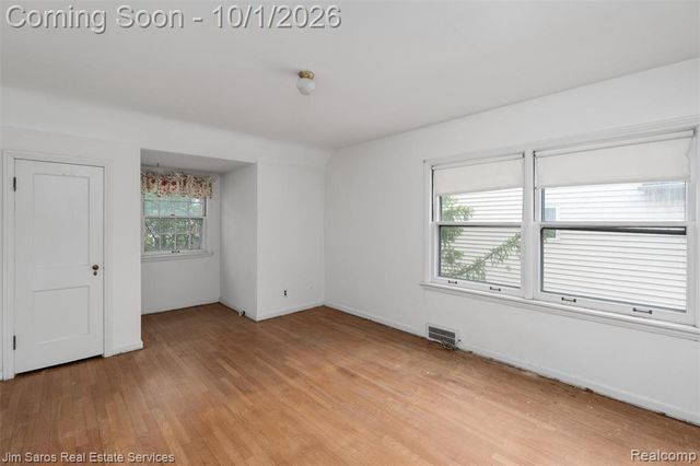 2158 Fleetwood Drive, Grosse Pointe Woods, MI 48236