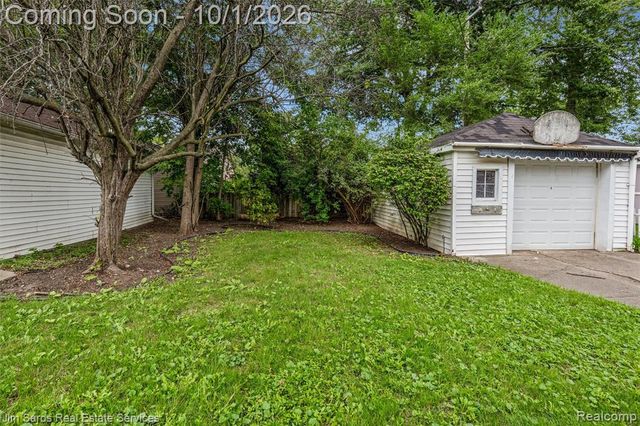 2158 Fleetwood Drive, Grosse Pointe Woods, MI 48236
