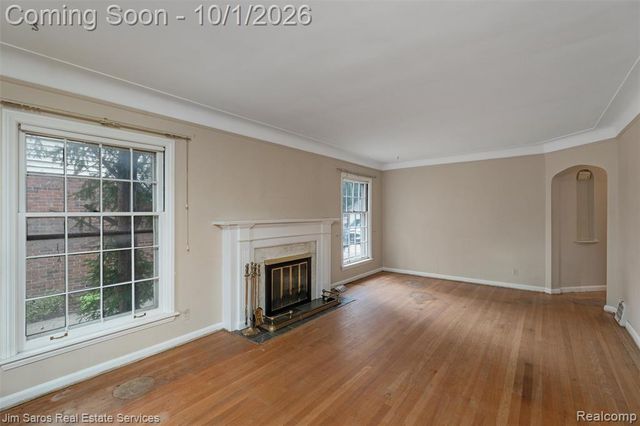 2158 Fleetwood Drive, Grosse Pointe Woods, MI 48236