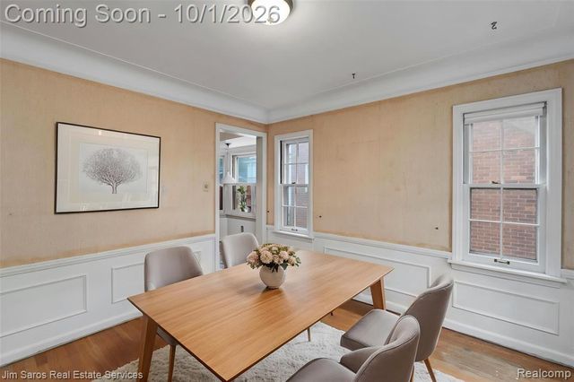 2158 Fleetwood Drive, Grosse Pointe Woods, MI 48236
