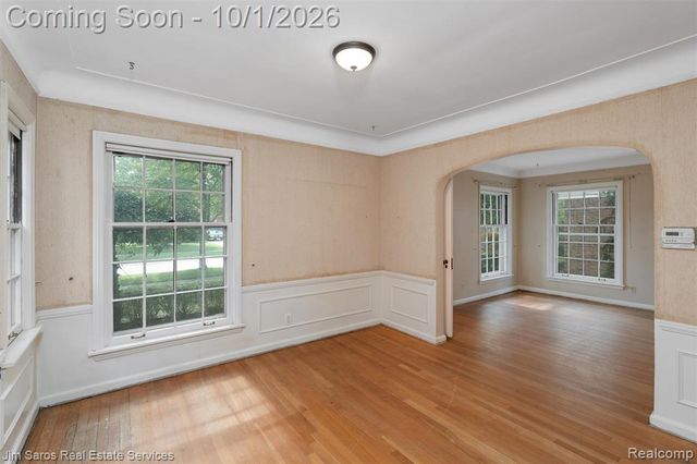 2158 Fleetwood Drive, Grosse Pointe Woods, MI 48236