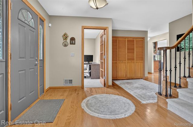 6730 Whiting Drive, Troy, MI 48098
