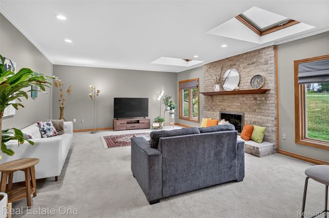 6730 Whiting Drive, Troy, MI 48098