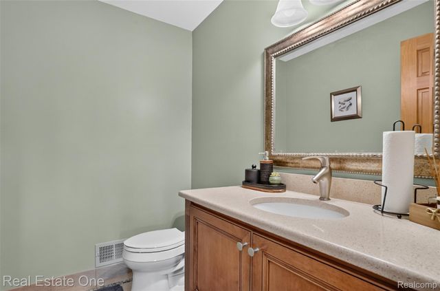 6730 Whiting Drive, Troy, MI 48098