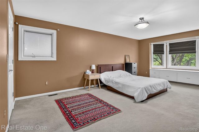 6730 Whiting Drive, Troy, MI 48098