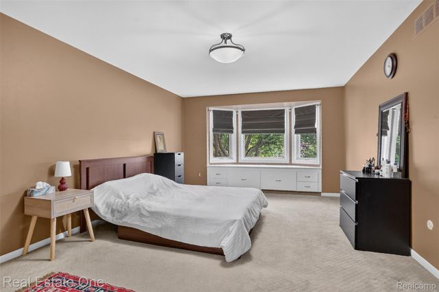 6730 Whiting Drive, Troy, MI 48098
