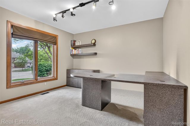 6730 Whiting Drive, Troy, MI 48098