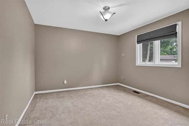 6730 Whiting Drive, Troy, MI 48098