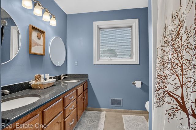 6730 Whiting Drive, Troy, MI 48098