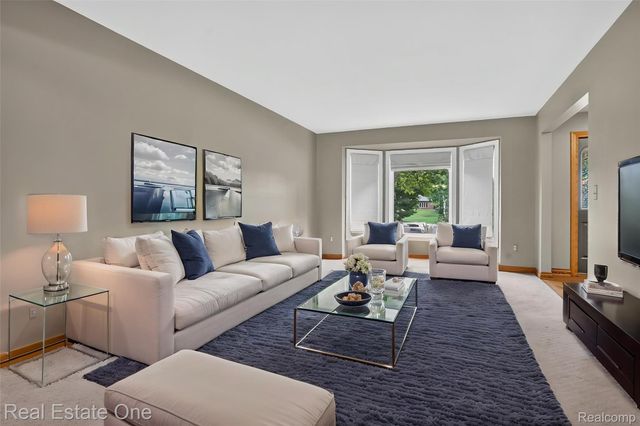 6730 Whiting Drive, Troy, MI 48098