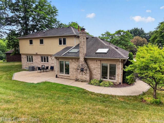 6730 Whiting Drive, Troy, MI 48098