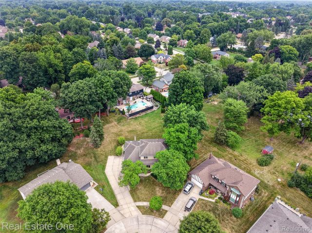 6730 Whiting Drive, Troy, MI 48098