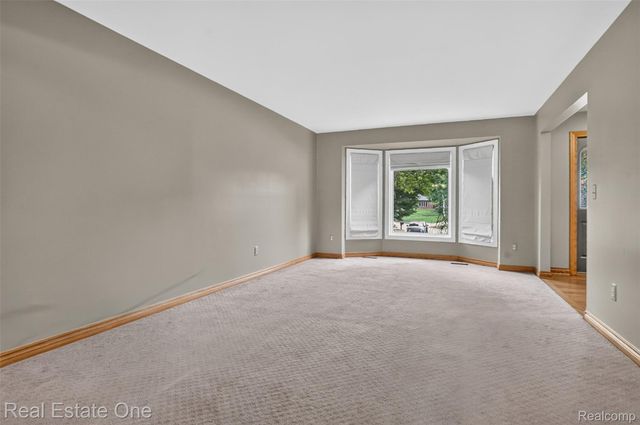 6730 Whiting Drive, Troy, MI 48098