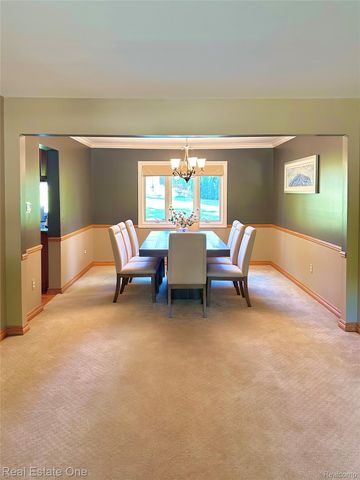 6730 Whiting Drive, Troy, MI 48098